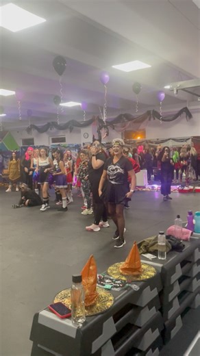 Cum au așteptat fetele, Obleaga Simona și Karina la petrecerea Zumba de Halloween 👻 | Dojo Gym Class