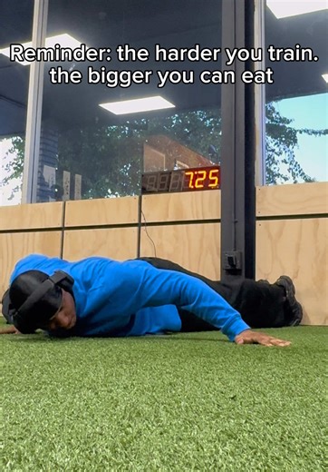 When you train with real intensity and purpose—the more fuel your body can actually use. Building muscle and pushing performance increases your calorie demands. Most people try to eat less and move less. But the real goal is to build a body that can do more and therefore handle more. Train hard and earn your calories🫡 If you’re interested in 1on1 fitness coaching text (669)-221-5673 #fitness #workout #muscle