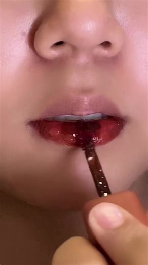 Cosmetic Lip Application Technique for Perfect Lips