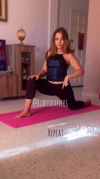 Flexibility exercises 🤸🏻 #rubysdances #bellydance #raqssharqi #flexibility