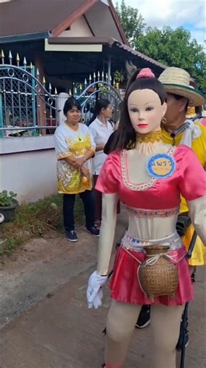 Mesmerizing Puppet Dance