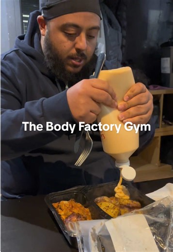 Said when I hit 10k followers I would do a video in the gym as everyone has been requesting so here goes. To my surprise this meal was actually quite nice as was the smoothie. I think all it was missing was a bit of salad or something on the side but after that massage it went down a treat 👌 can imagine it being even better after a work out 😋 I understand why this gym is so popular now @The Body Factory Gym what other ones got banging food?