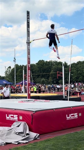 🐆 Chesapeake's Corey Davis takes home the State🏆 in the Pole Vault 👀‼️