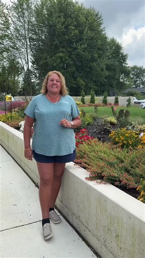 If you’re looking to attract hummingbirds to your garden, try Cuphea Honeybells! Hummingbirds can’t resist their tubular-shaped flowers. Link In Bio For Spring Preorder #gardencrossings #annuals #pollinatorfavorites #provenselections #cuphea