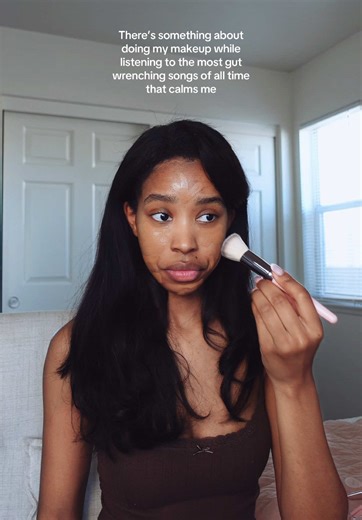 Makeup Tutorial with Heartfelt Music for Relaxation