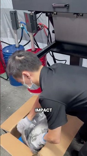 This Liquid Foam Packaging Molds Itself to Protect Fragile Items