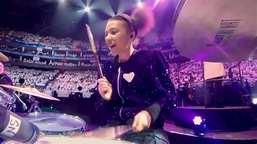 Nandi Bushell plays incredible rock medley in front of 20,000 people at O2 Arena: Watch