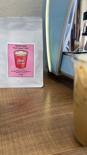 1.3K views · 70 reactions | Honey maple iced latte  Here’s what I used ⤵️ • about 1/2tbs honey • 1tbs maple syrup • pinch of salt • ice • oat milk • 2 shots of espresso @drinklyc warm hug beans • caramel drizzle Espresso machine @maxims_coffee link in bio ✨ #icedlatte #coffeerecipes #cafecito #coffeetime #honeylatte #newcoffeebeans #explore #fyp | Cafecitopls | Facebook