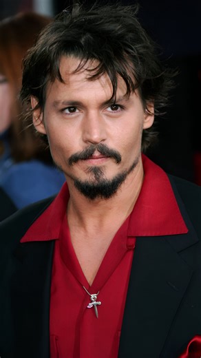 johnny depp on Instagram: "johnny depp at the 63rd annual golden globe awards in 2006. ••• ⬆️share this and follow @deppeverything for more ••• [#johnnydepp #jacksparrow #disney #explore #johnnydeppedits #johnnydeppfans #explorepage #captainjacksparrow #goldenglobes]"