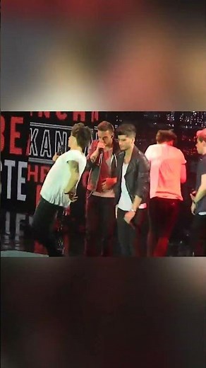 One Direction: Louis pouring Harry's water 🥺​Subscribe for daily 1D videos! #onedirection #1dtiktok
