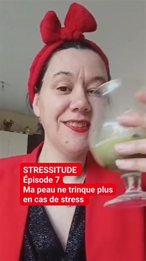 Sabrina Comello Dubois on Instagram: "En cas de stress, ma peau ne trinque plus… voici pourquoi. Tu remarques toi aussi que, quand tu stresses, c’est toujours ta peau qui parle en premier ? Rougeurs, inflammations, petits boutons, ridules marquées, teint terne, tiraillements… Avant, c’était mon quotidien. Le stress impactait tout : 👉 ma digestion 👉 mon sommeil 👉 mes hormones 👉 mon énergie 👉 et évidemment… ma peau. Sauf que depuis que j’utilise le collagène et notamment mon petit dernier en 