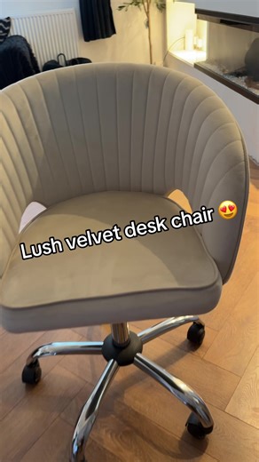 This beautiful lush chair is perfect for any desk and comes in other colours. Material is stunning and also has gas lift to have it higher or lower if needed! 😍 #fyp #deskchair #tiktokshop #blackfriday