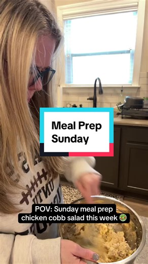 This week’s Sunday meal prep is chicken cobb salad, classic flavors, easy, and great for grab-and-go lunches. Recipe note: The original recipe makes 7 servings, but I halved it to make about 3 servings, which is what I needed this week. What I used (halved version): • 2 cups cooked chicken • 2 hard-boiled eggs, chopped • 2 slices bacon, cooked & chopped • ¼ red onion, diced • 2 green onions, chopped • ⅓ cup nonfat Greek yogurt (add more if you like it creamier) • Salt & pepper to taste Mix every