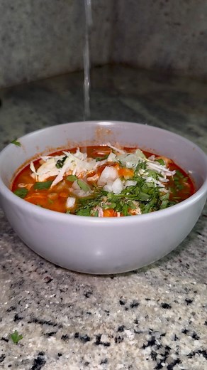 Pozole de lata al estilo playero #pozolerojo #yluegoira #pozolerojolacosteña | Chuy Salharo