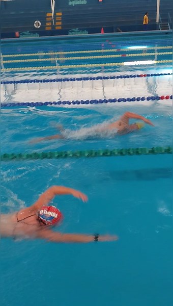 Tips ISL SWIM Entrenamientos en pareja 🌊🏊‍♀️🏊‍♂️🌊 Beneficios 🏆 👇 ✔️ La sesión de entrenamiento se hace más divertida. ✔️ Se establecen estrategias de nado en función a las habilidades de los rivales. ✔️ Entrenar aspectos que ocurren en las competencias. Mayor información para entrenamientos personalizados 📱 51 974 758 552 #natacion #triatlon #aguasabiertas