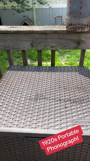 1920s German Electrola: Portable Acoustic Phonograph