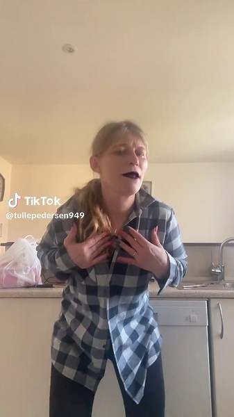 Tulle (@tullepedersen949)’s videos with APT. - ROSÉ & Bruno Mars