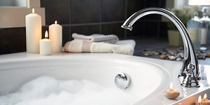 The 5 Products Our Beauty Director Swears By For An Insanely Relaxing Bath