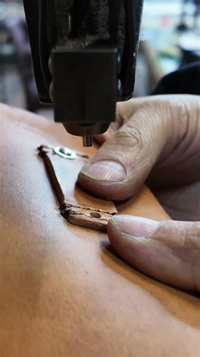 Handmade installation of copper rivets for daily use#bagmaking #leather #bag #brass #copper #rivet