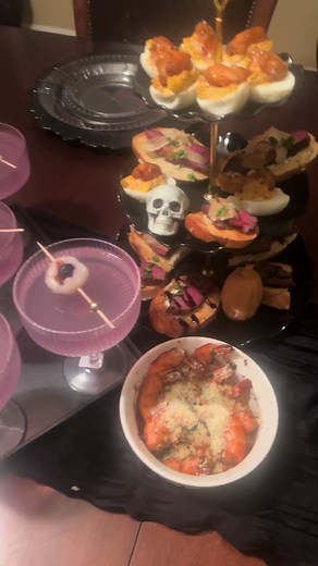 HAPPY HALLOWEEN! host a spooky girls night in with me🎃👻 #minivlog #girlsnight #fyp