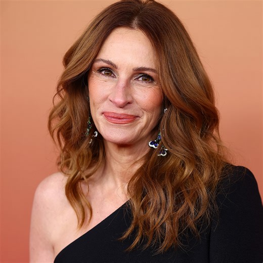 Julia Roberts Is a Wonder With Shocking Blonde Hair Transformation