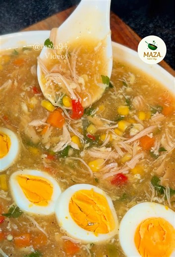 سوپ رستورانتی لیسه مریم Restaurant style Soup مواد لازم برای سوپ رستورانی خوشمزه \t1.\tسینه مرغ: ۱.۵ پوند (حدود ۷۰۰ گرم) \t2.\tسیر و زنجبیل رنده‌شده: ۱ قاشق غذاخوری \t3.\tنمک: ۱ قاشق چایخوری \t4.\tپیاز کوچک: ۱ عدد (ریز خرد) \t5.\tآب مرغ: به مقدار لازم \t6.\tهویج خردشده: ۱ کپ \t7.\tجواری (دانه بلال): ۱ کپ \t8.\tفلفل دلمه‌ای قرمز: ۱ کپ (خرد) \t9.\tفلفل سبز تند: ۱ عدد (ریز خرد) \t10.\tگشنیز تازه خردشده: ۱ کپ \t11.\tتخم‌مرغ: ۱ عدد \t12.\tفلفل سیاه: ½ قاشق چایخوری \t13.\tسس سویا: ۳ قاشق غذاخوری \t14.