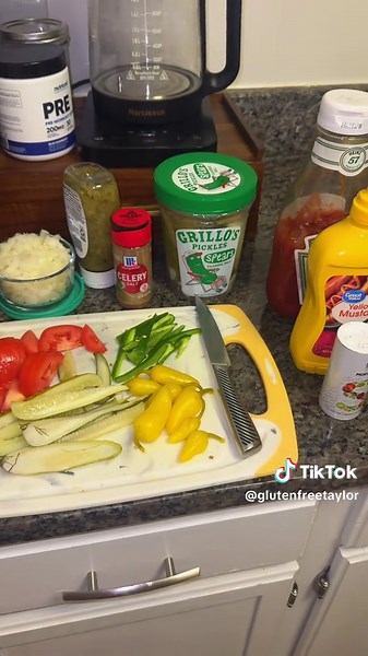 Seattle dogs are my new favorite 😂😍 this was so much fun!! We decided all of the different hot dogs we wanted to try, and luckily a lot of the ingredients are similar. I used the Udis hot dog buns, I recommend microwaving until warm. So good! #glutenfree #glutenfreelife #celiac #celiacdisease #glutenfreerecipes