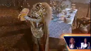 Se cree que Leona podría ser mamá y ese diario rojo como que nos quiso decir algo 😱 No te pierdas ¿#QuiénEsLaMáscara? 2021 #ConLasEstrellas #LeonaEs | ¿Quién es la Máscara?