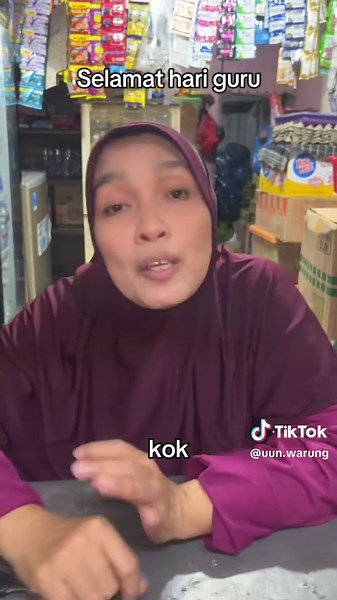 Bu uun mengucapakan selamat hari guru🥰