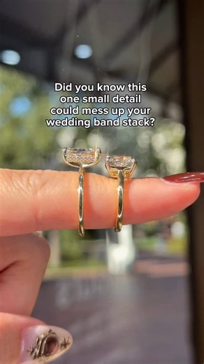 Princess Bride Diamonds | Engagement Rings & Fine Jewelry on Instagram: "Did you know this one small detail could mess up your wedding band stack? 👀 Here’s why ⬇️ A high-set engagement ring sits higher off your finger, which allows you to stack straight bands flush against it. Perfect if your dream stack includes multiple straight bands together! 💍✨ A low-set engagement ring, on the other hand, sits lower to your finger for a more low-profile look, but that means a straight band won’t sit flus