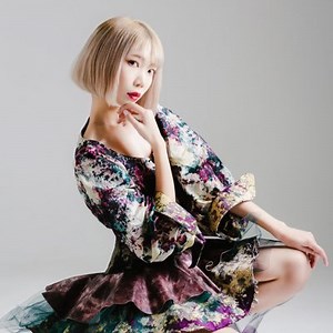 エド・シーランの新曲のMVのエンディングで"Shape of you"を歌っているのは、日本人女性歌手MARINAさんだった！ - おとのほそみち