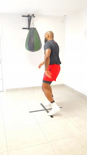 Coordination footwork training #training #boxing #boxingtraining #boxingtips #technique #boxingdrills #fitness #streetworkout #boxingfans #workout #tips | Jonathan Male Jordao