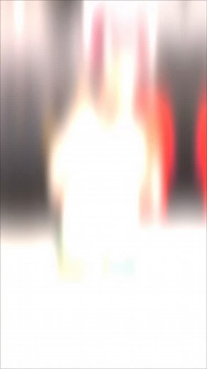 Cómo identificar un tarjetero Goyard original Reconocer un Goyard auténtico es clave para evitar imitaciones. 🧐 ✔️ Calidad del material: El lienzo Goyardine tiene textura firme y ligeramente rugosa, nunca plástica. ✔️ Pintura del patrón: El icónico estampado en forma de “Y” está pintado a mano, por lo que presenta leves variaciones; si el patrón es demasiado perfecto, probablemente sea falso. ✔️ Costuras: Siempre limpias y uniformes, sin hilos sueltos ni irregularidades. ✔️ Grabado y tipografía