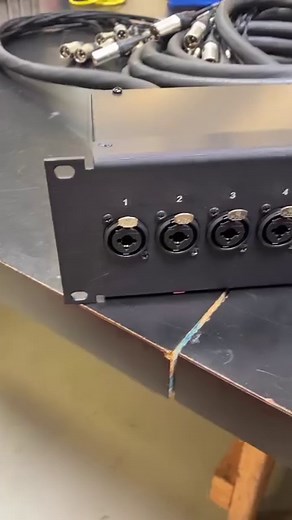 16 channel input split with combo (XLR/TRS) inputs fresh off the press. 2U rack chassis format, passive split, with two hard-wired tails coming from the back. Each cable arm built to whatever length you need breakouts covered in expando sleeve 🥳 #BTPAcables | Best-Tronics Pro Audio