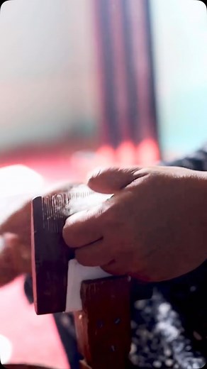 Fiber to Thread From raw pashm to delicate yarn, the transformation happens slowly-by hand, with care, and with respect for every strand. A patient, time-honed process where skill and sensitivity come together in every twist @yenderpashminn #Handspun #pashmina #charkha #gitag #yenderpashminn #hardworkingwoman #thread #shawl #phamb #weaving #spinning #pashminathread #handmade #handwoven #pashminaloom #pashminahandmade #pashminaphamb #pashminayarn #pashminas #pashminas | Yenderpashminn.official