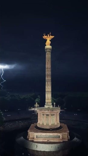 Drive through Berlin in every season in The Bus. ☀️🌧️❄️