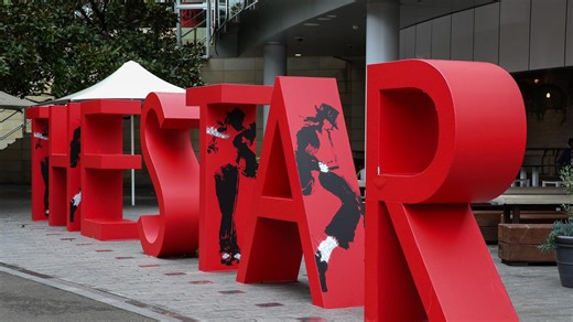 Star drops on return to ASX ahead of court fight