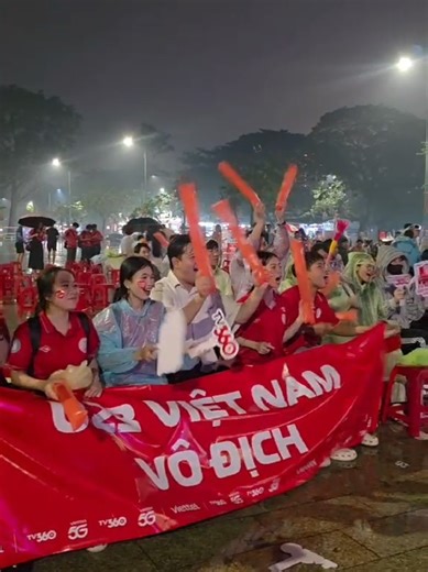 Không khí cổ vũ U23 Việt Nam tại Cần Thơ dù trời mưa 🇻🇳❤ #Cantho #U23VietNam