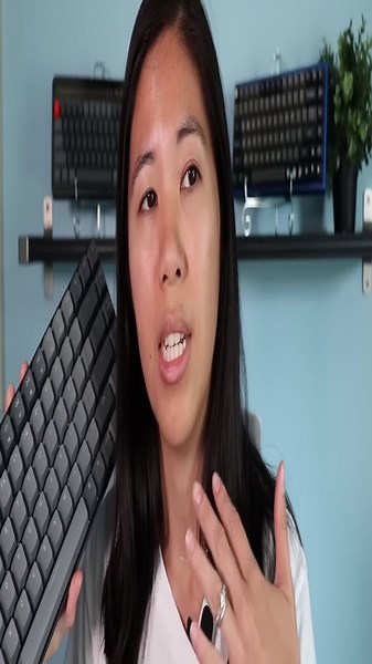 Best 2023 Keychron K2v2 review: Comparing HyperX red vs aqua switches for comfort & performance