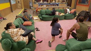 155K views · 5.7K reactions | #ElPatrón le da a #LaBea sus mejores consejos para convertirse en luchadora. 祿  Hoy, Competencia del Capataz, 9:00 p.m. por Azteca UNO #LaGranjaVIP transmisión 24/7 en #DisneyPlus experiencia completa. Durante dos semanas podrás disfrutarla en mis redes:  Sitio Web  App TV Azteca En Vivo  YouTube | La Granja VIP México | Facebook