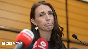 Jacinda Ardern: New Zealand PM quits citing burnout