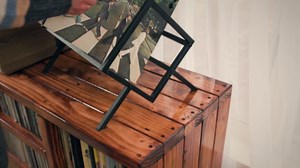 MODERN VINYL Record Storage Holder - Vinyl Record Holder Stand 80-100 LP - Vinyl Record Storage RacK - Quick Assebmly with Divider Support Bar - Organize Albums, Book, Magazine, File (Gold 1 Tier)