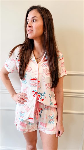 Simply Chic on Instagram: "Soft little moments. Tiny hearts. Big love. 💌 These Valentine’s pajamas are the sweetest “just because” gift for your daughter, your best friend, or honestly… yourself. Cozy nights, love notes in pajama form, and that feeling of being thought of. Send a little love on through. 🤍 Perfect for Valentine’s morning, movie nights, or matching memories. 💕"