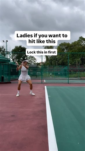 Wena | Learning Tennis Easily But Lazily on Instagram: "What you CANT see on the reel or generally in tennis videos is where the loading happens. I don’t go to the gym, I don’t lift weights. Heck I don’t have visible abs 😬 but I connect the dots perfectly. Generating Power Effortlessly. Because of this one basic skill everyone starting tennis should have locked down. Getting side ways and creating resistance. I slowed down my full motion here to create a break so YOU can see the pause / the loa