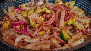 Preparen esta deliciosa botana mexicana, cueritos curtidos con una salsa deliciosa y fácil de preparar. #cocina #recetas #comida | Cocinando con Angel