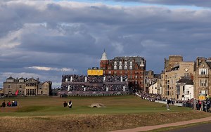 What a day at St Andrews 🥵 Players going low, Cam Smith shooting -8 and Rory McIlroy drawing the crowds. Check out full highlights from Round 2 👇 | The Open