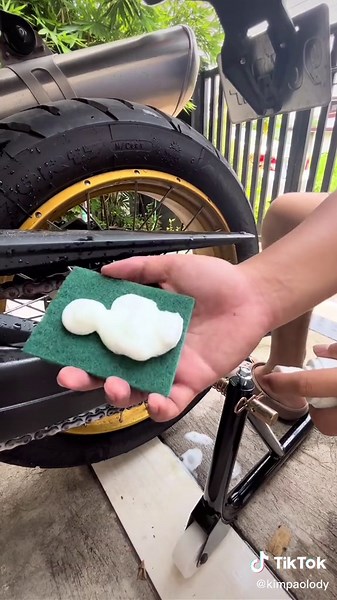 Effective Cleaning Using HAPPY BIKE DRIVETRAIN DEGREASER