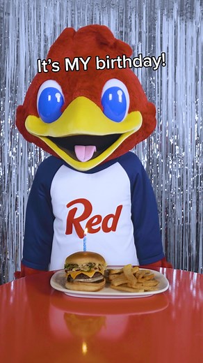 ✋ if you share your birthday month with Red, that's something worth celebrating! And Red Robin Royalty members you're in for a treat! Enjoy a FREE Birthday 🍔 during your special month! Yeehaw 🎉 | Red Robin Gourmet Burgers