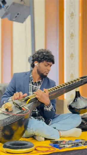 Noel Jyothi on Instagram: "Chinni Chinni Ashalanni - Aasaigal Live Music 🙌🏻 Music Credits: @giftsondurai Live performance Keys : Sunil Ganta Rhythms : Noel Jyothi Tabla : Prasangi Veena: Arul Flute : Ramesh Bass : Kanna : wedding of Rajesh & Harshitha Vijaywadaa #aasaigal #aashalanni #giftsondurai #livemusic #noeljyothi"
