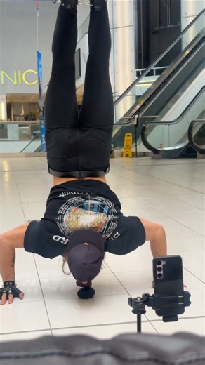 handstand challenge fail in public #calisthenics #shorts